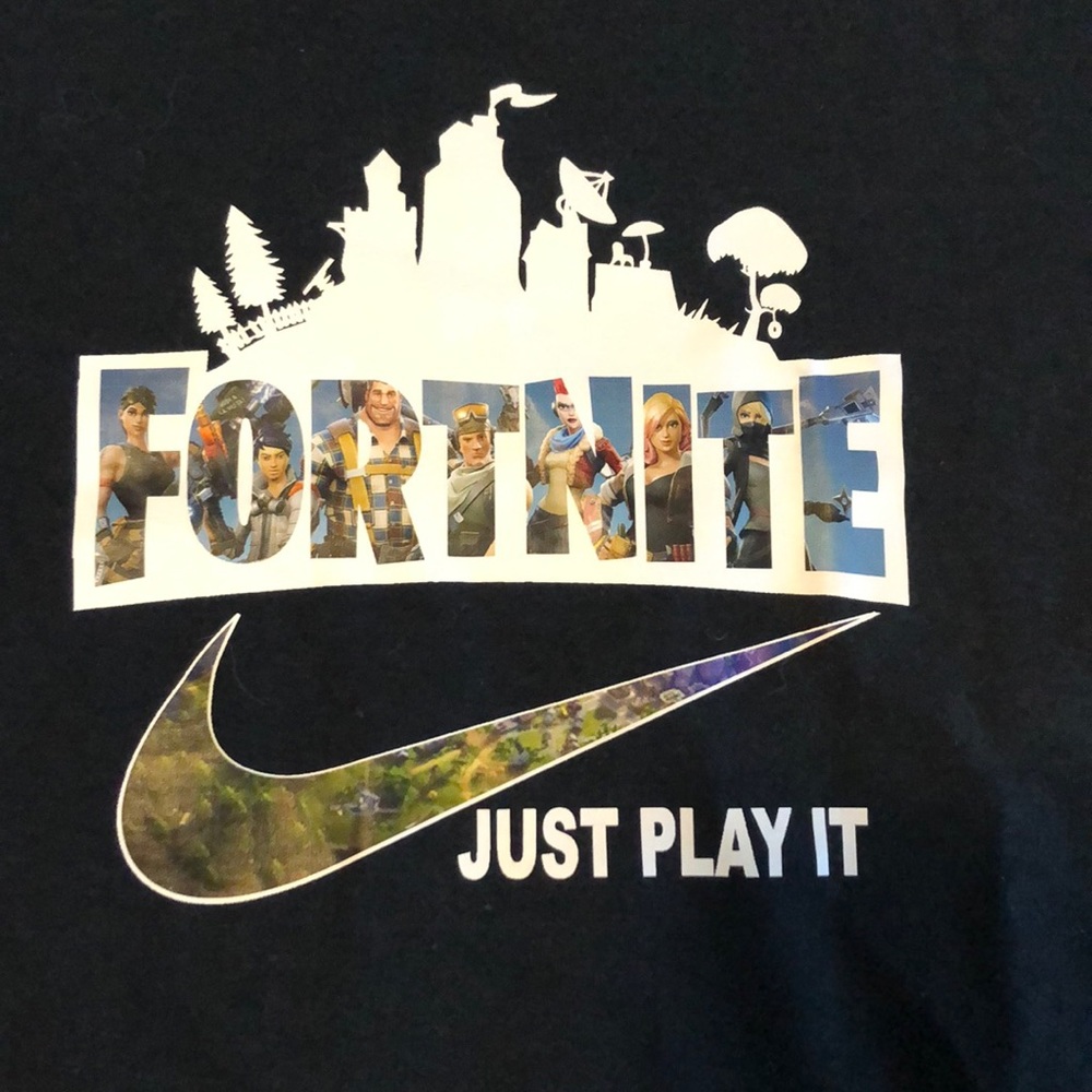 Fortnite T-Shirt Youth size Medium